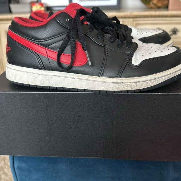Air Jordan 1 Low- Men’s size 8 - Picture 5 of 5